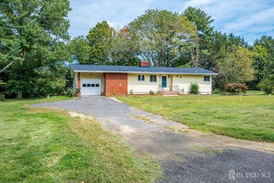 /international/us/93-conover-road-west-windsor-nj-110110382193/