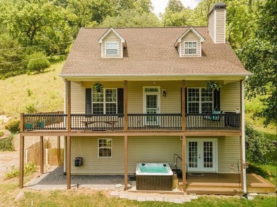 /international/us/210-triple-fork-rd-cullowhee-nc-110099023854/