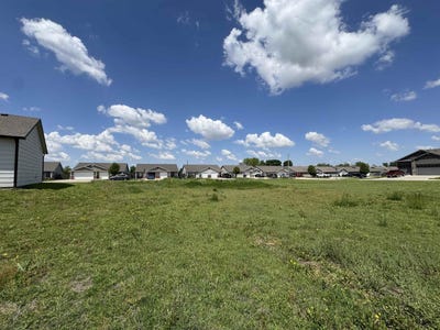 /international/us/728-n-redbud-valley-center-ks-110099367882/?lang=zh-tw