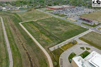 /international/us/0000-plaza-east-dr-hutchinson-ks-110092336913/