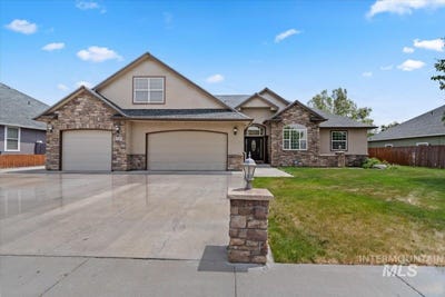 /international/us/2164-ne-onati-ave-mountain-home-id-110108552039/