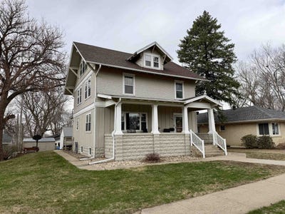 /international/us/1009-1st-ave-se-lemars-ia-110107408240/
