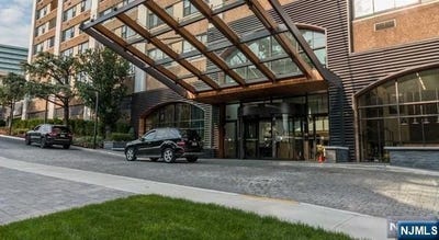 /international/us/250-gorge-road-cliffside-park-nj-110106002540/