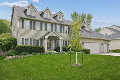 /international/us/12862-hazelwood-drive-clive-ia-110107879302/