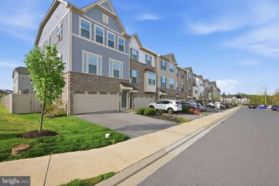 /international/us/5912-pecking-stone-street-new-market-md-110108444259/