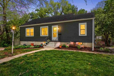 /international/us/904-roosevelt-st-iowacity-ia-110107720647/