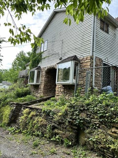 /international/us/208-mason-dixon-highway-maidsville-wv-110109038475/
