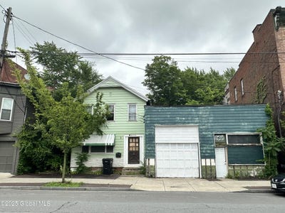 /international/us/840-river-street-troy-ny-110100635678/