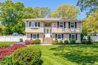 /international/us/46-hewitt-boulevard-center-moriches-ny-110108364650/