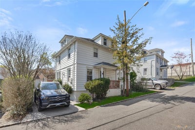 /international/us/3-3rd-street-greenvale-ny-110107388132/