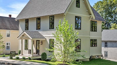 /international/us/228-east-st-great-barrington-ma-110102689426/