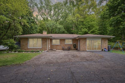 /international/us/5245-puetz-road-stevensville-mi-110099692227/