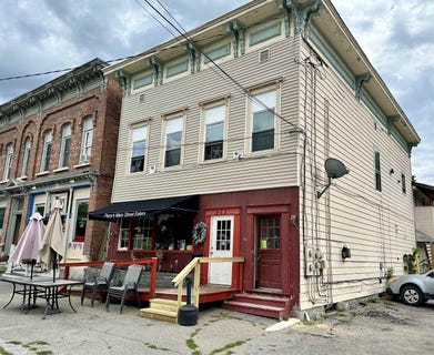 /international/us/253-main-street-poultney-vt-110100336739/