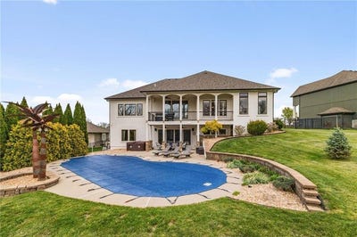 /international/us/4900-sw-marguerite-street-blue-springs-mo-110107287102/
