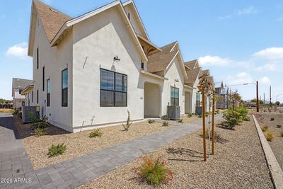 /international/us/8232-e-university-drive-mesa-az-110109062513/