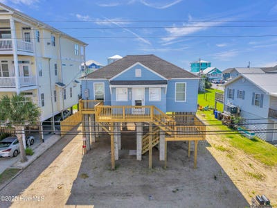 /international/us/1202-canal-drive-carolina-beach-nc-110099105349/