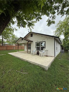 /international/us/1428-lee-street-new-braunfels-tx-110107510860/