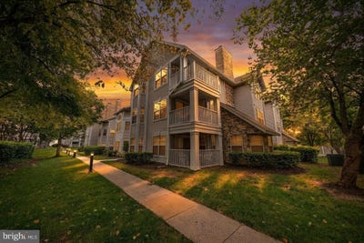 /international/us/5636-willoughby-newton-drive-centreville-va-110119890243/