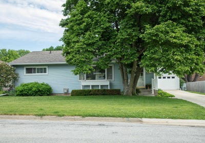 /international/us/1826-2nd-ave-nw-waverly-ia-110108351634/