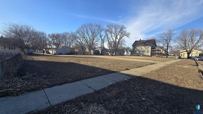 /international/us/325-n-blauvelt-ave-sioux-falls-sd-110107280169/