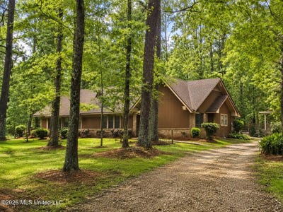 /international/us/320-springhill-drive-terry-ms-110108239863/