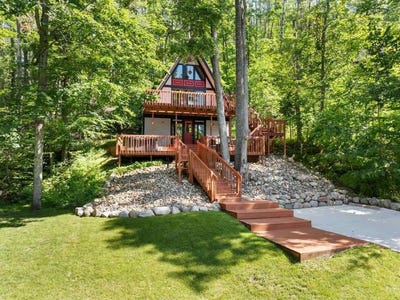 /international/us/477-chamonix-harbor-springs-mi-110101215352/