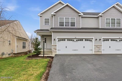 /international/us/86-lona-lane-rensselaer-ny-110106841979/