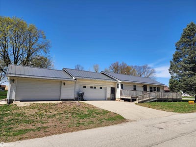 /international/us/403-center-street-battle-creek-ia-110105886696/