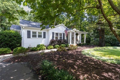 /international/us/203-augusta-road-clemson-sc-110108974546/