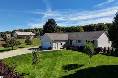 /international/us/947-sw-prairie-lane-kalkaska-mi-110119959930/