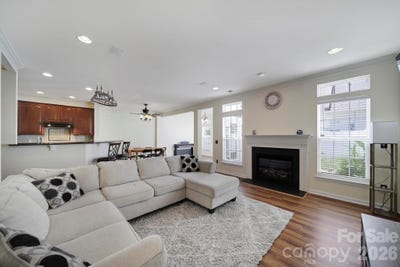 /international/us/415-foilage-court-lake-wylie-sc-110108567108/