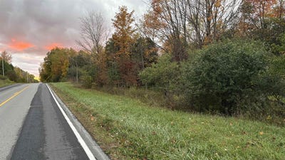 /international/us/county-route-14-rensselaer-falls-ny-110120487693/