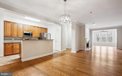 /international/us/10328-sager-avenue-fairfax-va-110108278862/