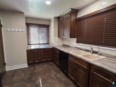 /international/us/617-s-hiawatha-ave-pipestone-mn-110109027285/