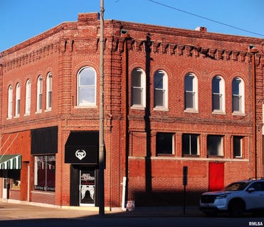 /international/us/100-n-washington-street-salem-il-110099134842/