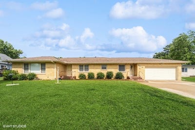 /international/us/1805-sycamore-street-granger-ia-110100587371/