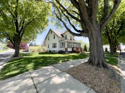 /international/us/803-s-pine-street-caledonia-mn-110109133004/