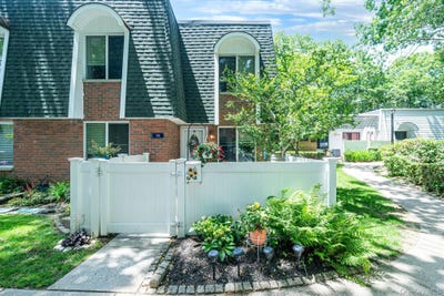 /international/us/794-blue-ridge-drive-medford-ny-110108856681/