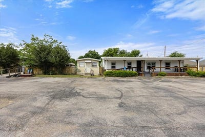 /international/us/1401-ne-barnard-street-glen-rose-tx-110108365138/