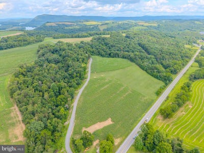 /international/us/carls-hill-road-herndon-pa-110119955533/