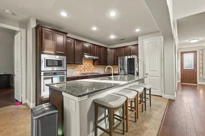 /international/us/1104-bentley-drive-roanoke-tx-110098847659/