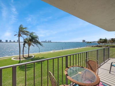 /international/us/801-lake-shore-drive-lake-park-fl-110100339791/
