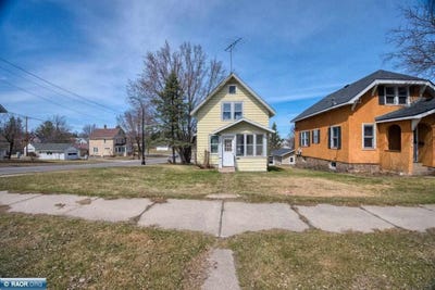 /international/us/230-2nd-st-nw-chisholm-mn-110107635107/