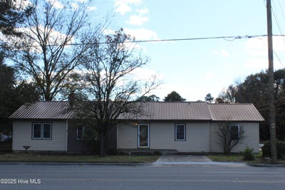 /international/us/513-w-main-street-beulaville-nc-110103475339/