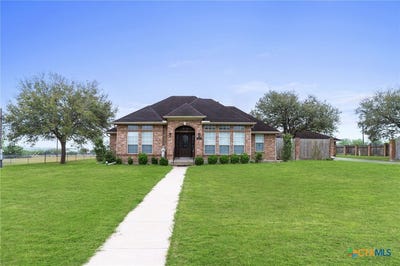 /international/us/604-texas-avenue-shiner-tx-110106764587/