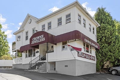/international/us/12-lindell-ave-leominster-ma-110101236355/
