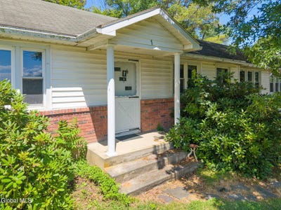 /international/us/1-white-birch-lane-new-baltimore-ny-110109060183/