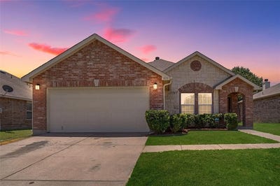 /international/us/813-crystal-drive-burleson-tx-110101143475/