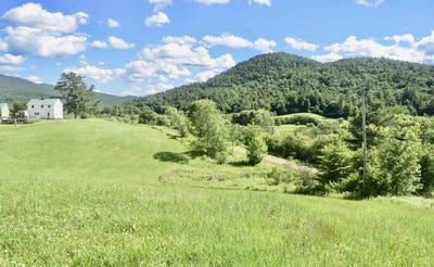 /international/us/1823-lost-nation-road-bakersfield-vt-110108986037/