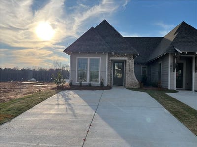 /international/us/1058-forest-lane-opelika-al-110106370212/